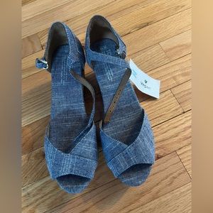 Toms‎ wedges